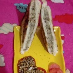 A picture of Aloo sandwich.
