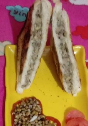 A picture of Aloo sandwich.