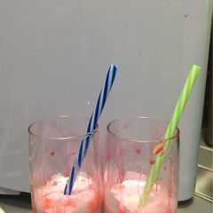 A picture of Strawberry shake.