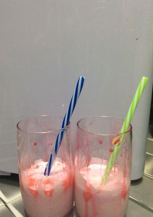 A picture of Strawberry shake.