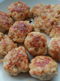 《簡易》《家常菜》雞胸肉丸子 的食譜成品照片