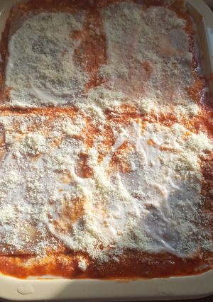 Una foto de Lasaña con salsa boloñesa y salsa Bechamel