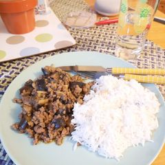 A picture of Oyster minced pork and eggplant.