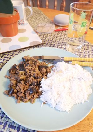 A picture of Oyster minced pork and eggplant.