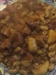 Una foto de Guiso a la lenteja rebosado con fideos codos