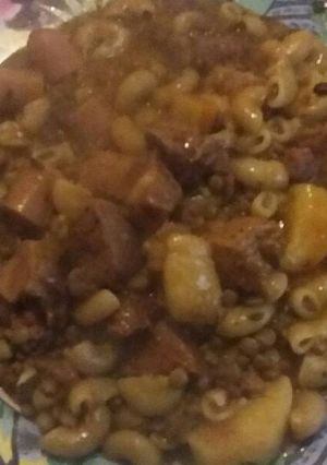 Una foto de Guiso a la lenteja rebosado con fideos codos