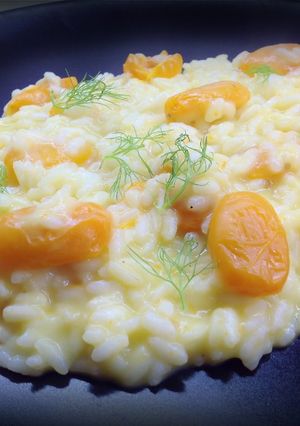 Foto di Risotto con crema di finocchio e datterini gialli confit