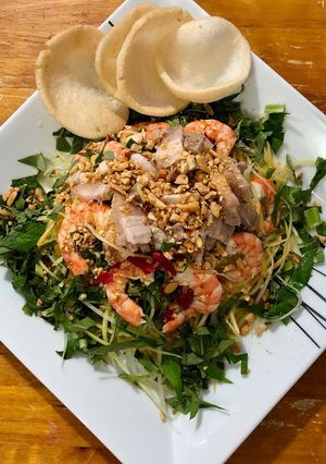 Hình của món Gỏi đu đủ tai heo tôm.