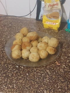 Una foto de Bombas de arroz y cebolla