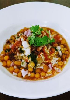 आलू टिक्की चाट (Aloo tikki chaat recipe in hindi) रेसिपी मुख्य फोटो