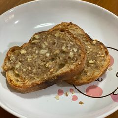 A picture of Baked crispy pork on toast.