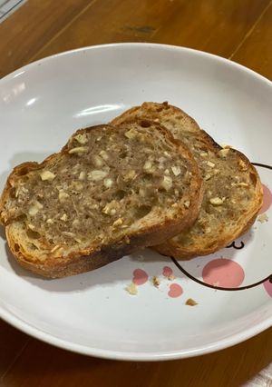 A picture of Baked crispy pork on toast.