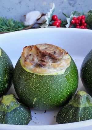 Una foto de Calabacines rellenos de champiñones y queso