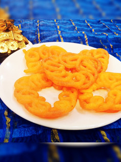 इमरती (Imarti recipe in Hindi) रेसिपी मुख्य फोटो