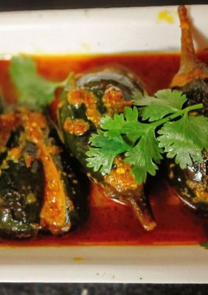 A picture of Egg plant curry with curd.