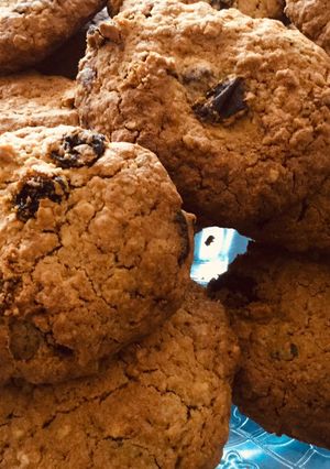 Una foto de Galletas de avena sin gluten con pasas, dátiles y pipas de calabaza