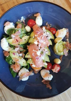 Une photo de Tartine de patate douce avocat saumon fumé