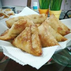 A picture of Vegetable Samosa.