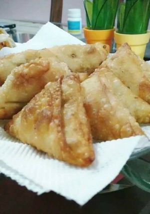A picture of Vegetable Samosa.