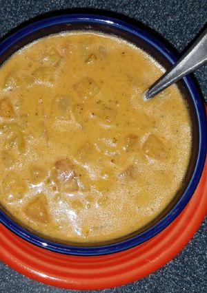 A picture of Cheesy Potato & Broccoli Soup.