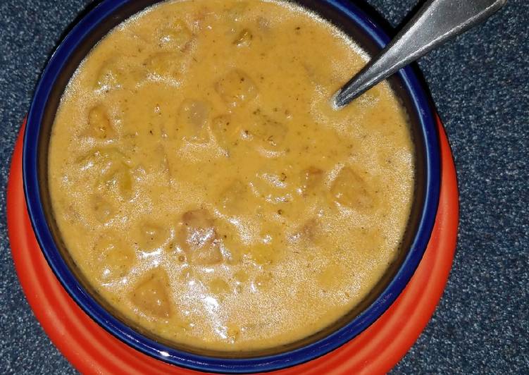 Recipe of Super Quick Homemade Cheesy Potato &amp; Broccoli Soup