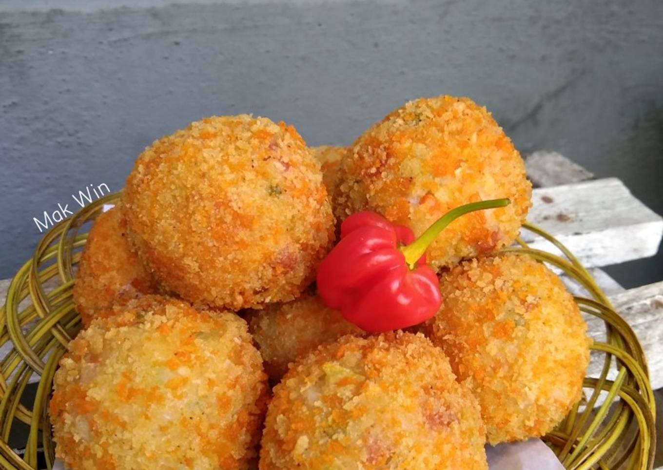 Bola-bola nasi sosis isi keju