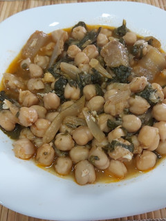 Una foto de Guiso de garbanzos con acelgas🥬🥬