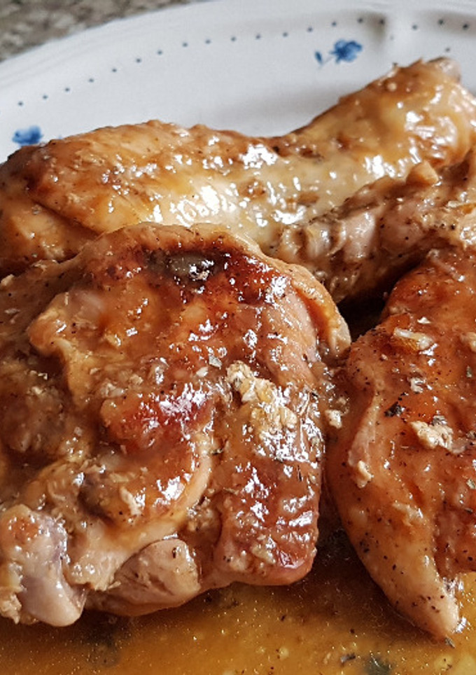 Una foto de Pollo en salsa de cebolla