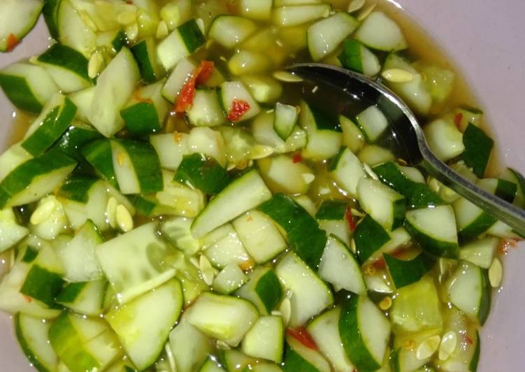 Rujak mentimun jepang