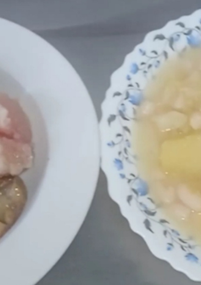 Una foto de Cocido granadino de chícharos con col y morcilla de cebolla