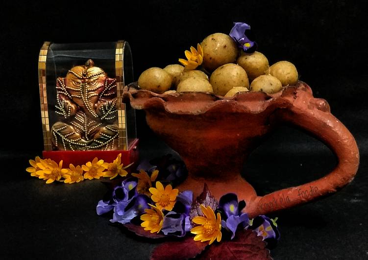 Recipe of Speedy Moong dal ladoos/moong dal balls