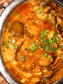 बैंगन आलू की सब्जी (Baingan Aloo ki sabji recipe in Hindi) रेसिपी मुख्य फोटो