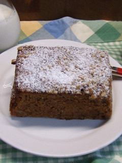 Una foto de Torta de cacao amargo con avellanas