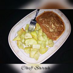 A picture of Fried sweet potato with sauce.
