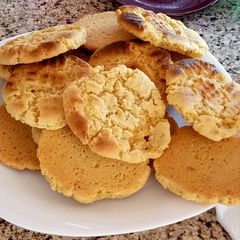 A picture of Peanuts butter cookies.
