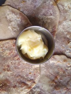 डाळव्याची पोळी (dalwyachi poli recipe in marathi) रेसिपी चे मुख्य फोटो