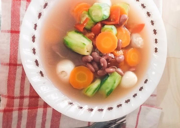 Cara Gampang Menyiapkan Sup Oyong Wortel Kacang Merah Telor puyuh yang Enak