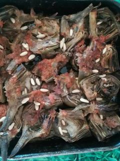 Una foto de Alcachofas al horno con piñones
