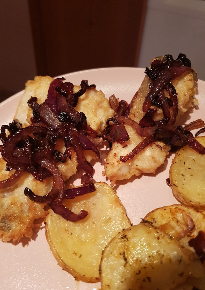 Una foto de Bacalao con cebolla roja