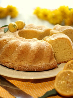 Una foto de Madeira's Bundt Cake