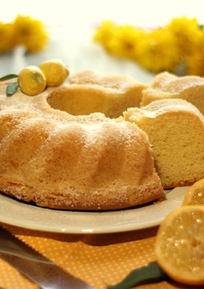 Una foto de Madeira's Bundt Cake