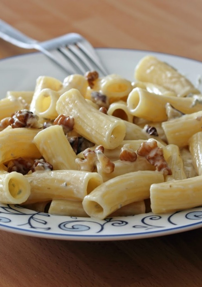 Una foto de Rigatoni con nueces y queso gorgonzola