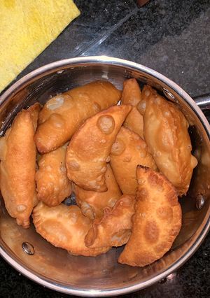 A picture of Ghujiya.