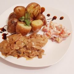 A picture of Jacket potatoes served with chicken in creamy soup.