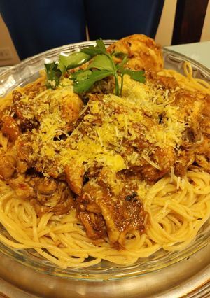 Una foto de Estofado de pollo con spaghetti