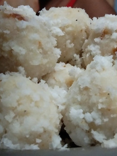 M's Coconut Laddu செய்முறை முக்கிய புகைப்படம்