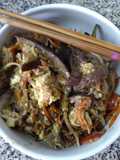 Chow fan de carne con huevo