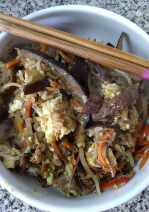 Una foto de Chow fan de carne con huevo