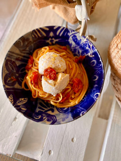 Una foto de Pasta con tomates asados en airfryer y mozzarella