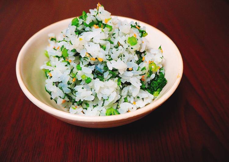Rice dish with kale and sesame seeds